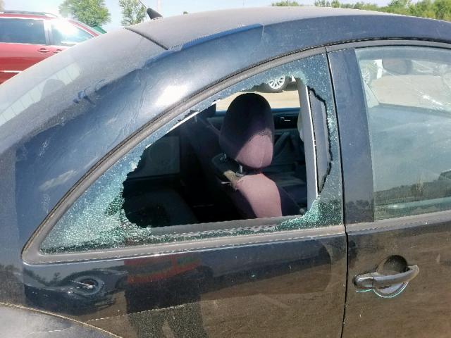 3VWBB21C42M419781 - 2002 VOLKSWAGEN NEW BEETLE შავი ფოტო 9