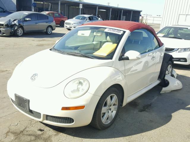 3VWRG31Y57M420317 - 2007 VOLKSWAGEN NEW BEETLE CREAM photo 2