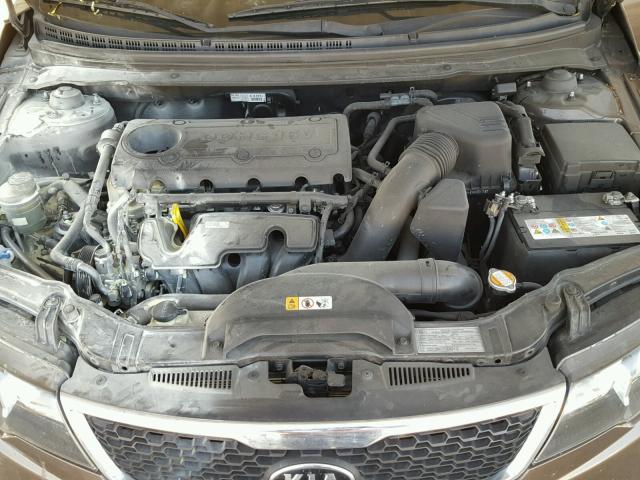 KNAFU4A2XD5735452 - 2013 KIA FORTE EX BROWN photo 7