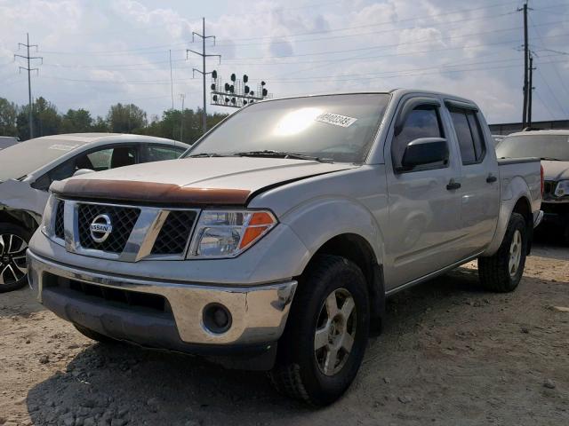 1N6AD07W35C436704 - 2005 NISSAN FRONTIER C SILVER photo 2