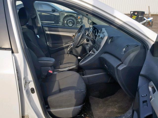 5Y2SM67009Z469524 - 2009 PONTIAC VIBE WHITE photo 5