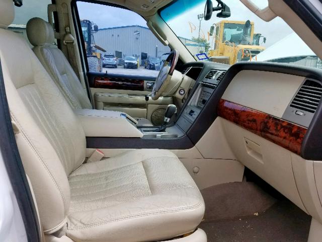 5LMFU28R03LJ38288 - 2003 LINCOLN NAVIGATOR WHITE photo 5