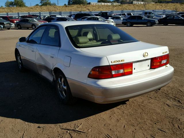 JT8BF28G6W5043773 - 1998 LEXUS ES 300 WHITE photo 3