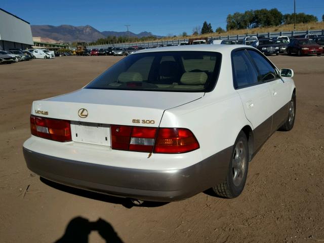 JT8BF28G6W5043773 - 1998 LEXUS ES 300 WHITE photo 4