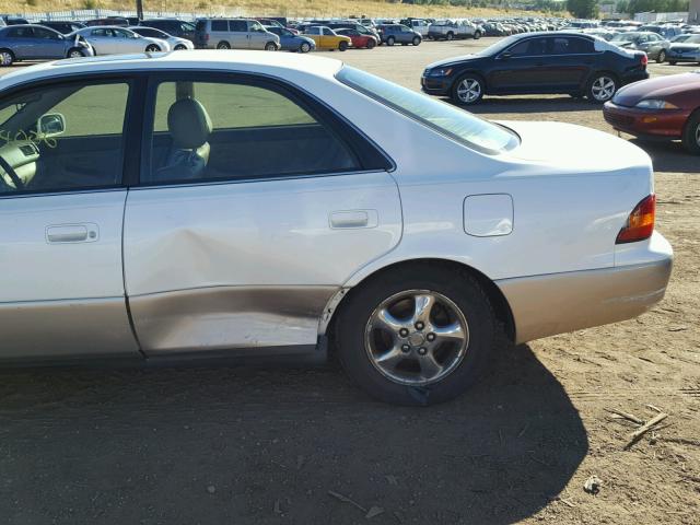 JT8BF28G6W5043773 - 1998 LEXUS ES 300 WHITE photo 9