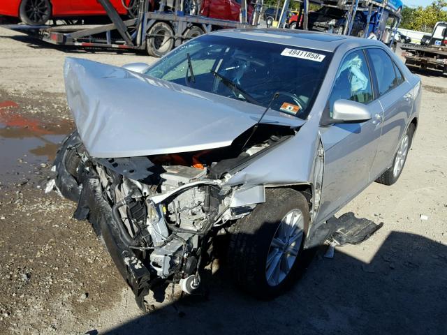 4T1BD1FKXDU067517 - 2013 TOYOTA CAMRY HYBR SILVER photo 2