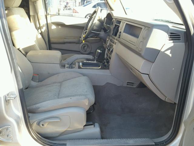 1J8HG48K27C670758 - 2007 JEEP COMMANDER SILVER photo 5
