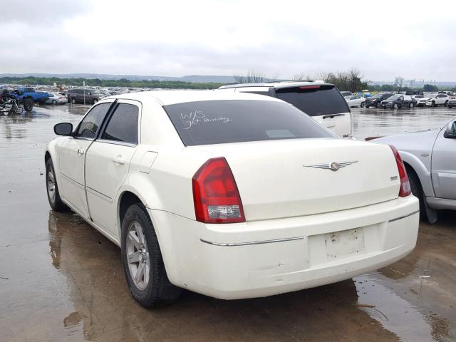 2C3KA53G17H725743 - 2007 CHRYSLER 300 TOURIN WHITE photo 3