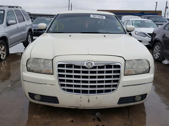 2C3KA53G17H725743 - 2007 CHRYSLER 300 TOURIN WHITE photo 9