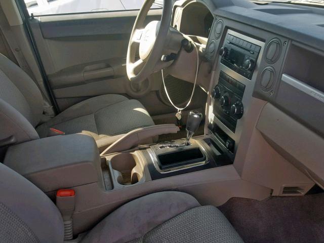 1J8HG48K18C200805 - 2008 JEEP COMMANDER ნაცრისფერი ფოტო 5