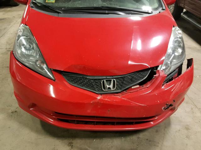 JHMGE8H3XDC007747 - 2013 HONDA FIT RED photo 9