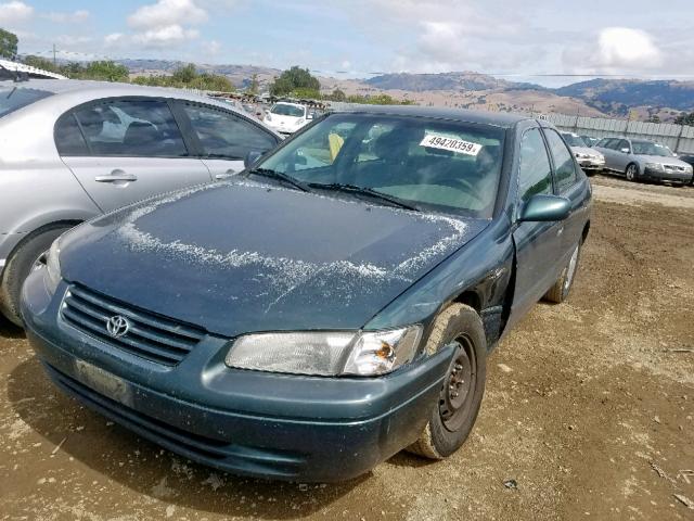 JT2BG22K8W0205310 - 1998 TOYOTA CAMRY CE GREEN photo 2