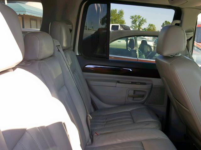 5LMEU88H84ZJ37197 - 2004 LINCOLN AVIATOR 银色 照片 6