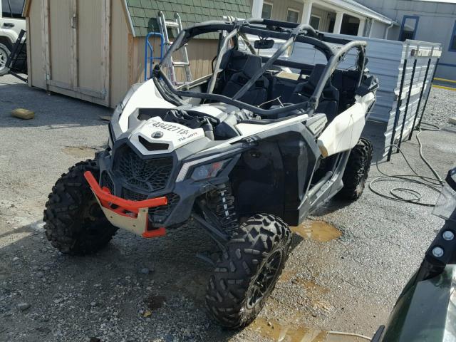 3JBVGAW29HK000571 - 2017 CAN-AM MAVERICK X WHITE photo 2