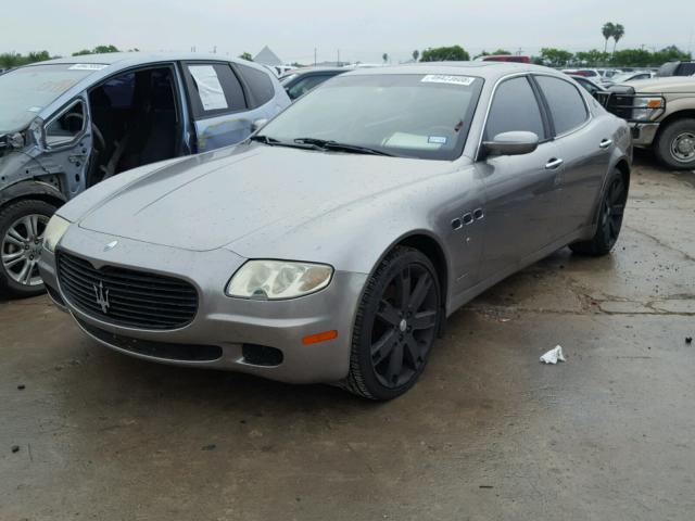 ZAMCE39A650019036 - 2005 MASERATI QUATTROPOR GRAY photo 2