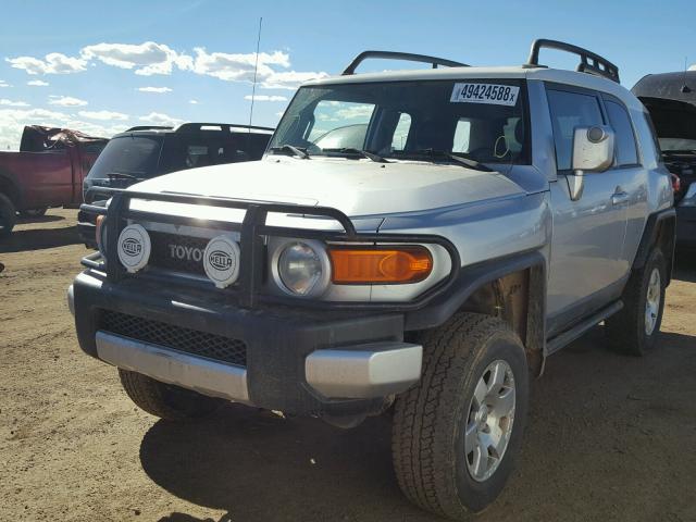 JTEBU11F270081112 - 2007 TOYOTA FJ CRUISER SILVER photo 2