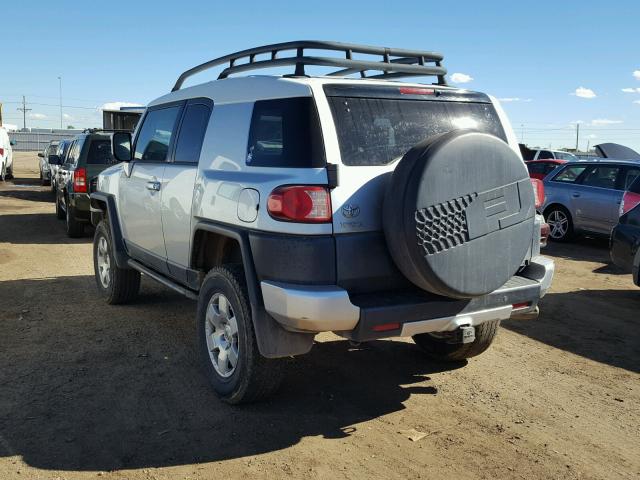 JTEBU11F270081112 - 2007 TOYOTA FJ CRUISER SILVER photo 3