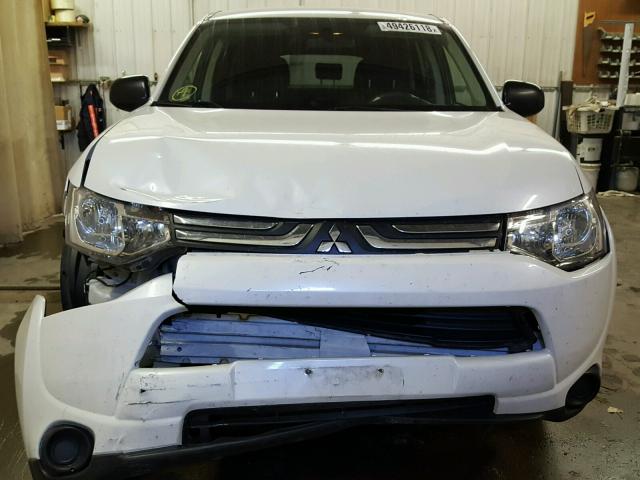 JA4AD2A36EZ012924 - 2014 MITSUBISHI OUTLANDER WHITE photo 9