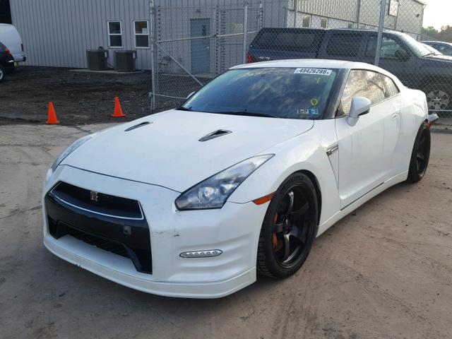 JN1AR5EF2EM271293 - 2014 NISSAN GT-R PREMI WHITE photo 2