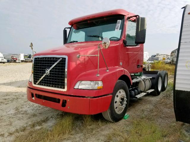 4VAMC9GF57N464619 - 2007 VOLVO VN VNM RED photo 2