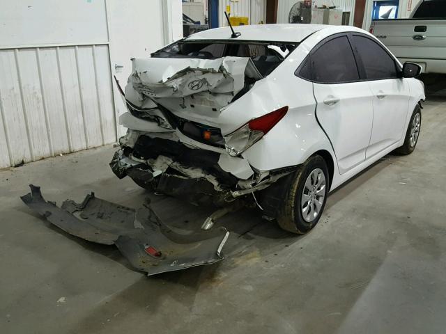 KMHCT4AE0GU081702 - 2016 HYUNDAI ACCENT SE WHITE photo 4