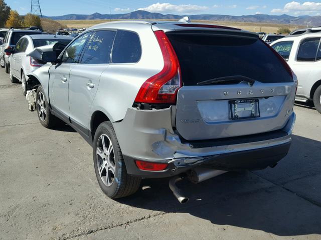 YV4902DZ5D2430108 - 2013 VOLVO XC60 T6 SILVER photo 3