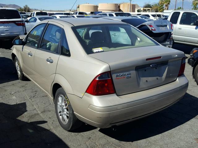 1FAFP34N37W244008 - 2007 FORD FOCUS ZX4 BEIGE photo 3