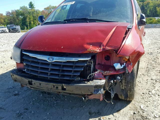 2C4GP54L05R563350 - 2005 CHRYSLER TOWN & COU RED photo 9