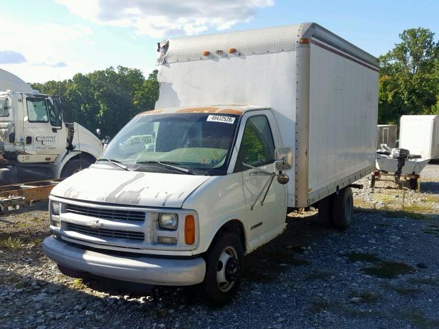 1GBJG31R411163443 - 2001 CHEVROLET EXPRESS CU WHITE photo 2