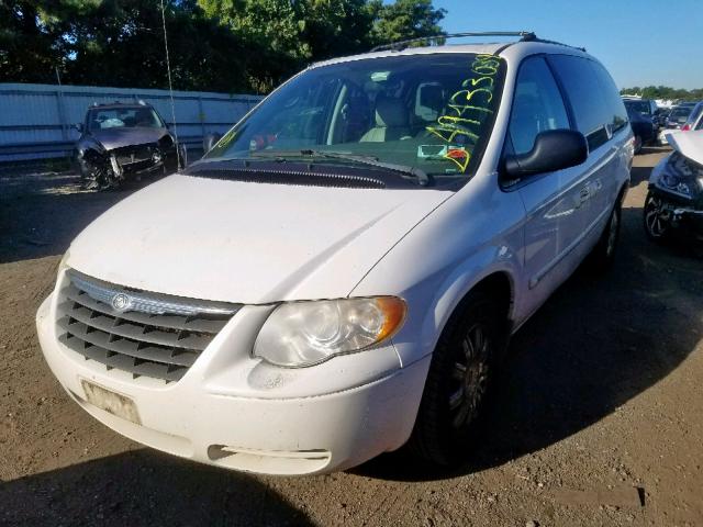 2A4GP54L96R844509 - 2006 CHRYSLER TOWN & COU WHITE photo 2