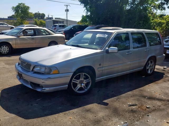 YV1LV62D3X2604779 - 1999 VOLVO V70 R SILVER photo 2