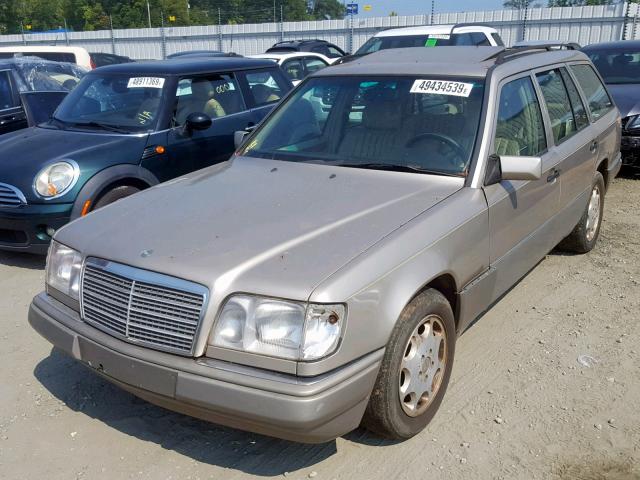 WDBEA92E5SF303368 - 1995 MERCEDES-BENZ E 320 GOLD photo 2