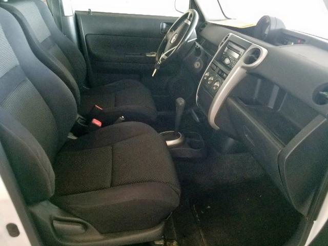 JTLKT324254002273 - 2005 TOYOTA SCION XB თეთრი ფოტო 5