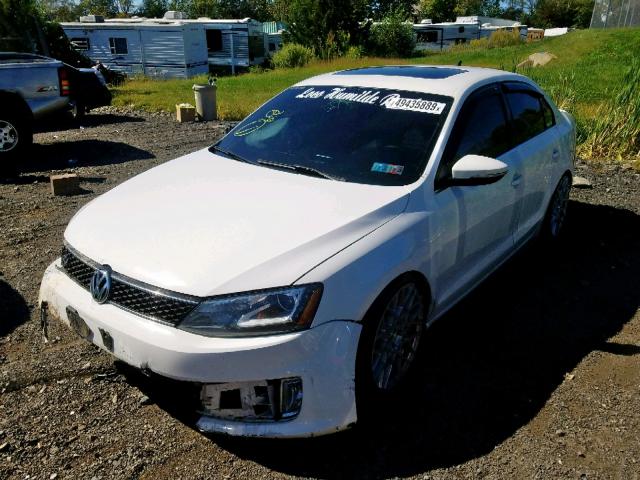 3VW5A7AJ6DM360117 - 2013 VOLKSWAGEN JETTA GLI WHITE photo 2