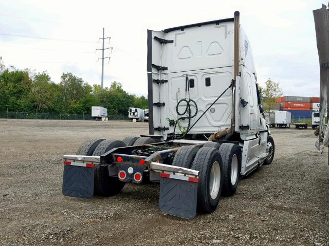 3AKJGLD56FSGM8960 - 2015 FREIGHTLINER CASCADIA 1 WHITE photo 4