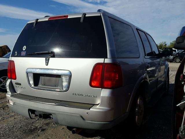 5LMFU27R24LJ24606 - 2004 LINCOLN NAVIGATOR 银色 照片 4