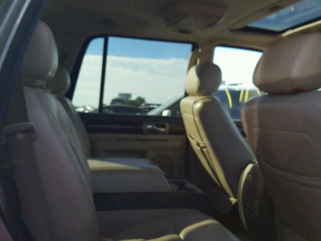 5LMFU27R24LJ24606 - 2004 LINCOLN NAVIGATOR 银色 照片 6