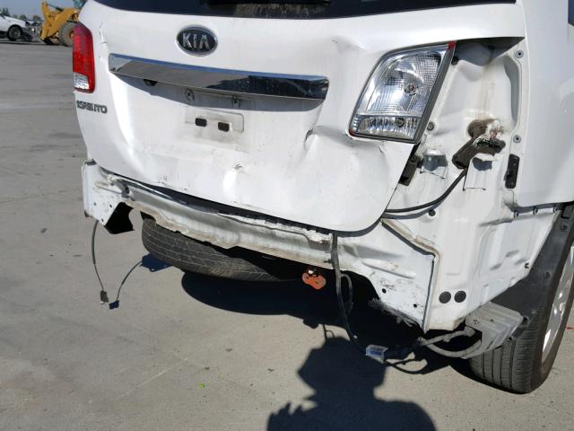 5XYKT4A16BG155132 - 2011 KIA SORENTO BA WHITE photo 9