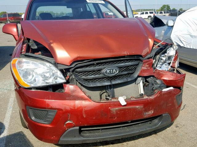 KNAFG526887179201 - 2008 KIA RONDO LX RED photo 9