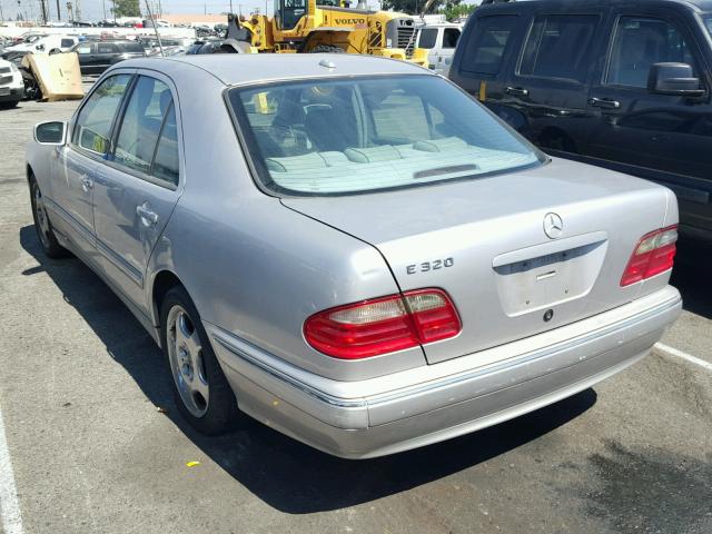 WDBJF65J22B497114 - 2002 MERCEDES-BENZ E 320 SILVER photo 3