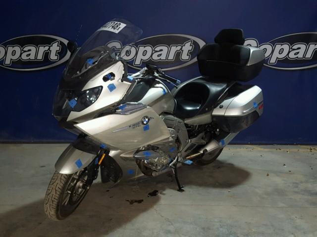 WB1061202CZZ22056 - 2012 BMW K1600 GTL SILVER photo 2