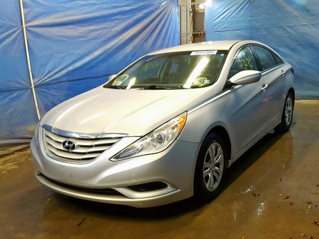 5NPEB4AC2CH381387 - 2012 HYUNDAI SONATA GLS SILVER photo 2