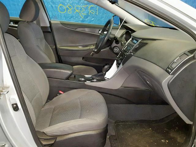 5NPEB4AC2CH381387 - 2012 HYUNDAI SONATA GLS SILVER photo 5