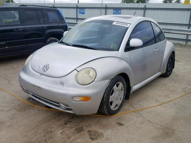 3VWCA21C4YM480256 - 2000 VOLKSWAGEN NEW BEETLE SILVER photo 2