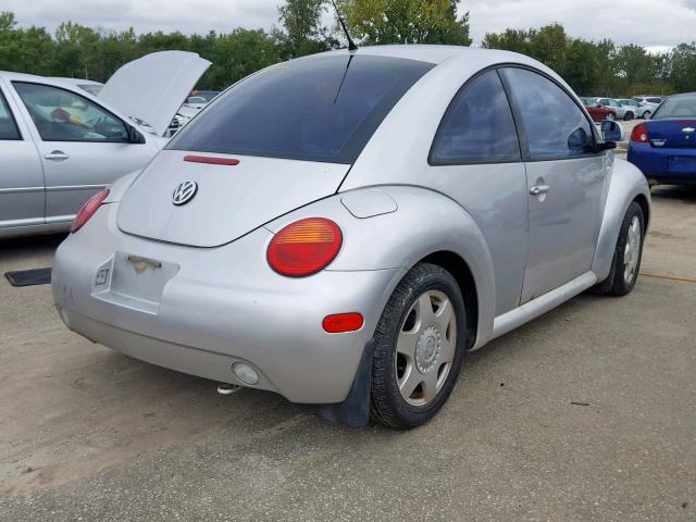 3VWCA21C4YM480256 - 2000 VOLKSWAGEN NEW BEETLE SILVER photo 4