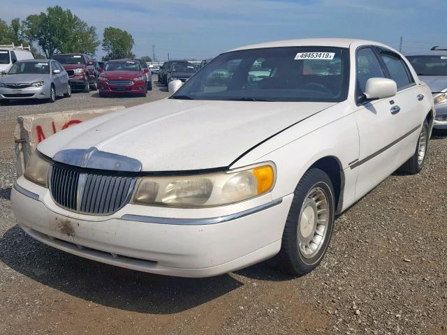 1LNHM81W6YY924296 - 2000 LINCOLN TOWN CAR E WHITE photo 2