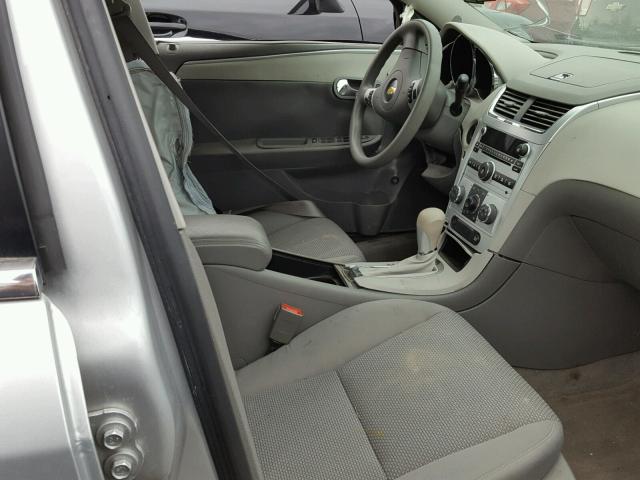 1G1ZB5EU8BF216715 - 2011 CHEVROLET MALIBU LS 银色 照片 5