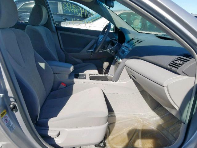 4T4BE46K79R092032 - 2009 TOYOTA CAMRY BASE SILVER photo 5