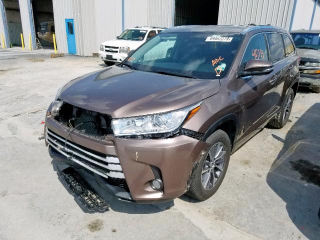 5TDKZRFHXJS273123 - 2018 TOYOTA HIGHLANDER BROWN photo 2