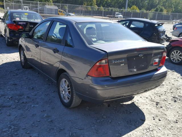 1FAFP34N15W178989 - 2005 FORD FOCUS ZX4 GRAY photo 3